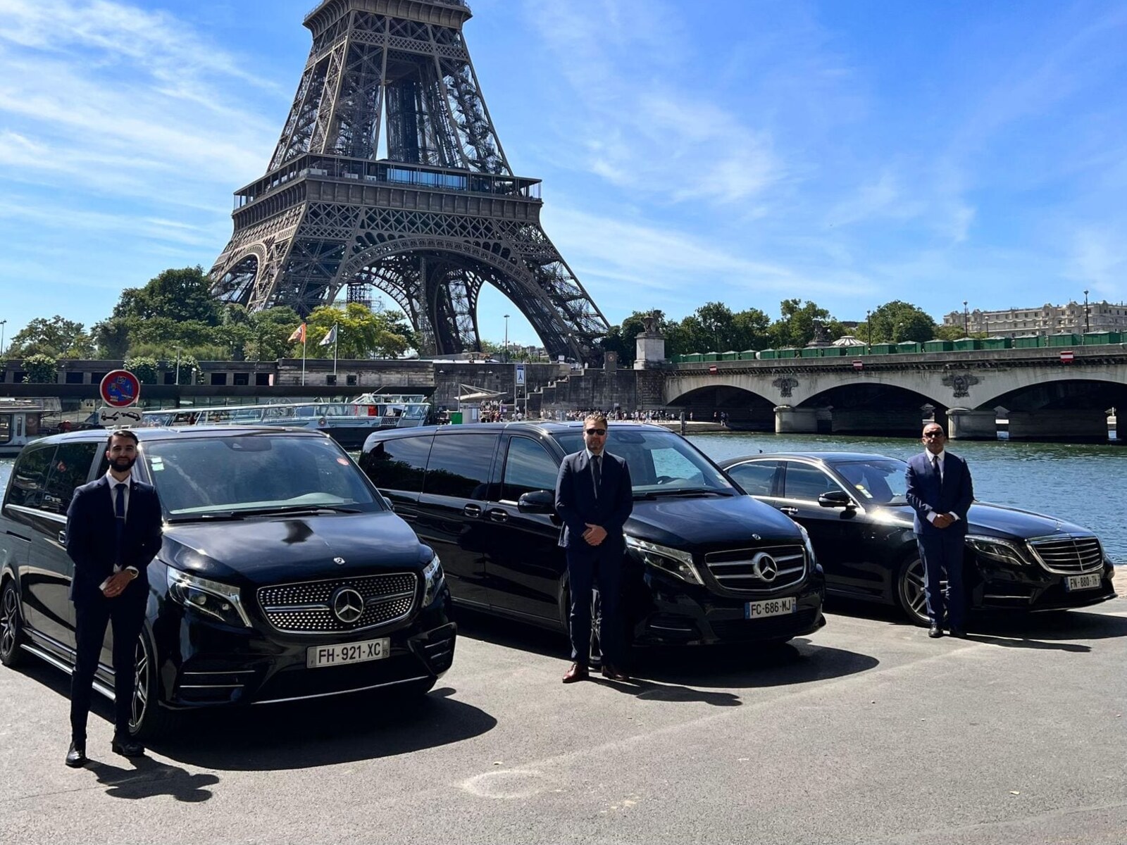 Hourly and full day chauffeur hire – luxury car in Paris