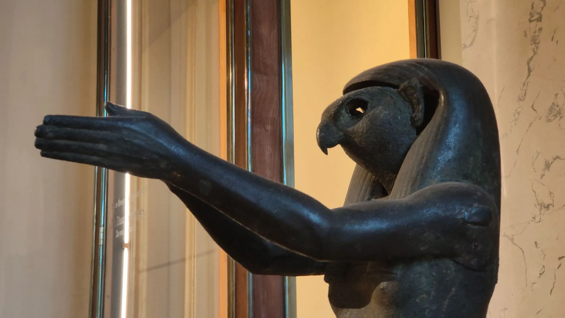 Collectionneur art chauffeur prive Paris galeries ateliers VIP musees