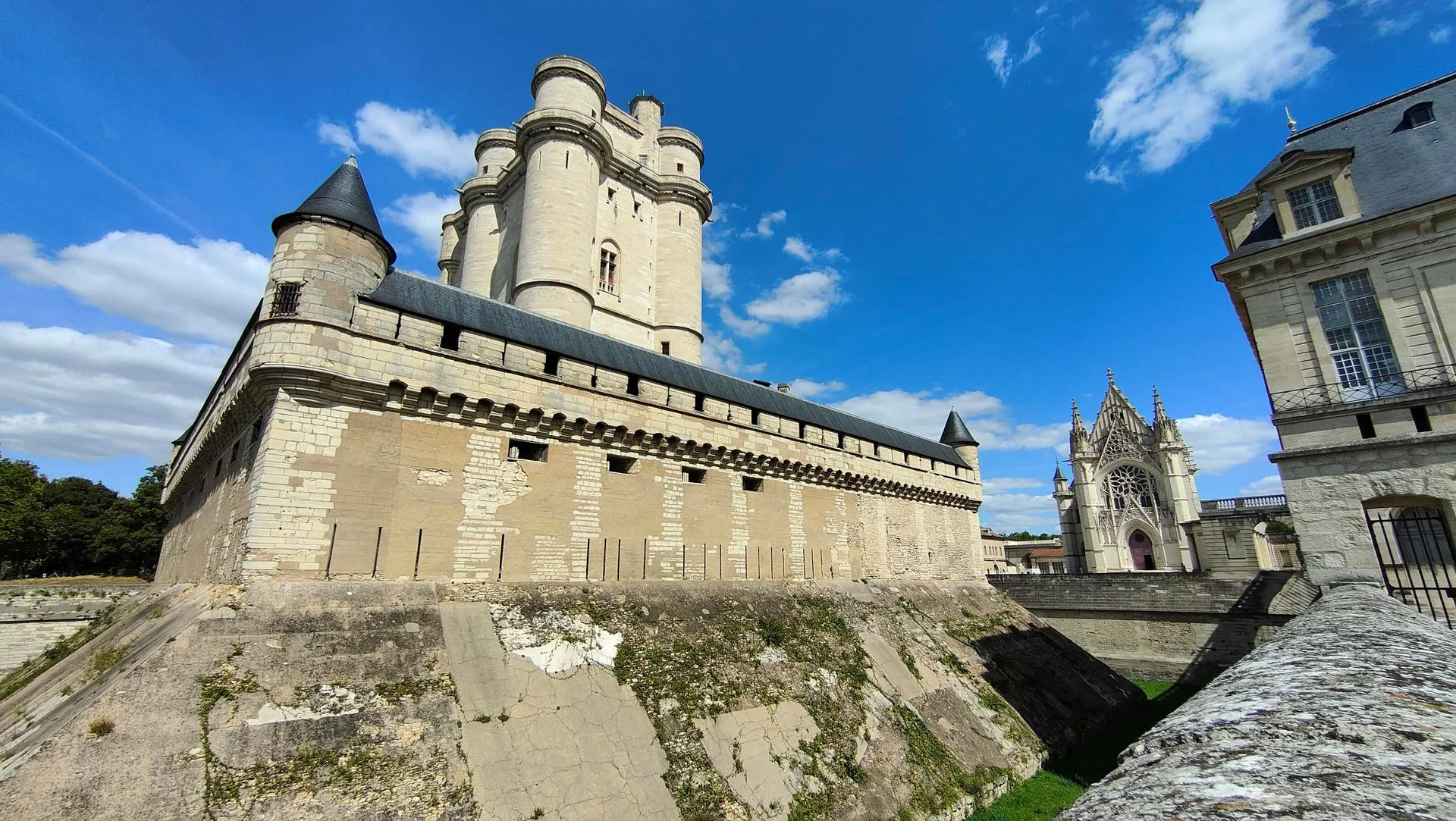Plongee histoire Paris chauffeur tour sites medievaux historien prive