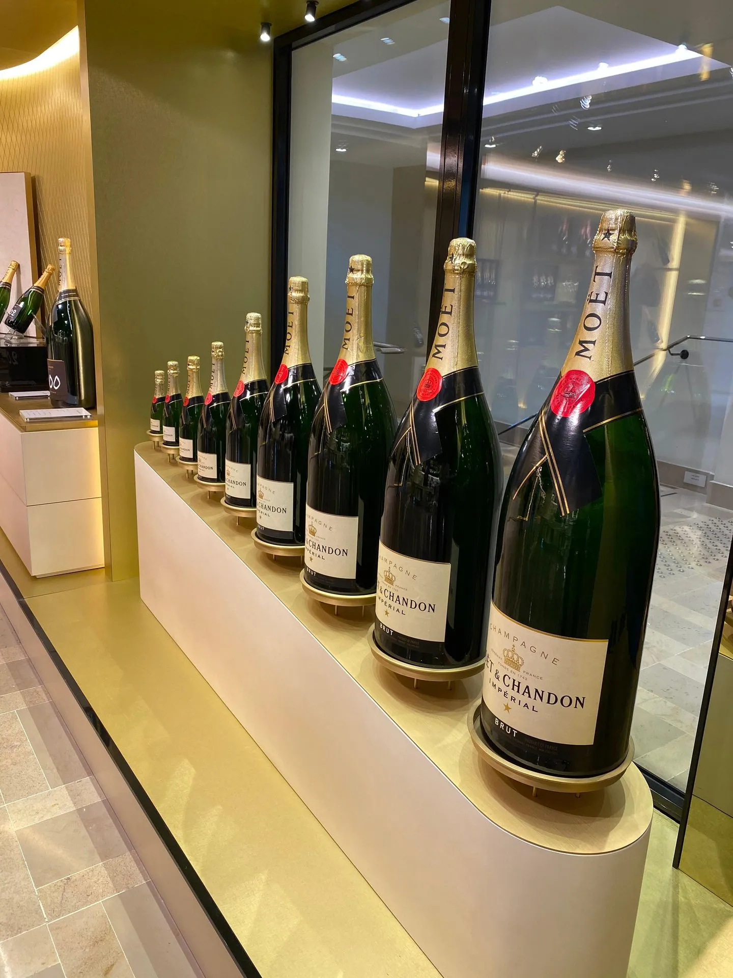 Tour vin gastronomie chauffeur prive Paris Champagne Michelin degustations