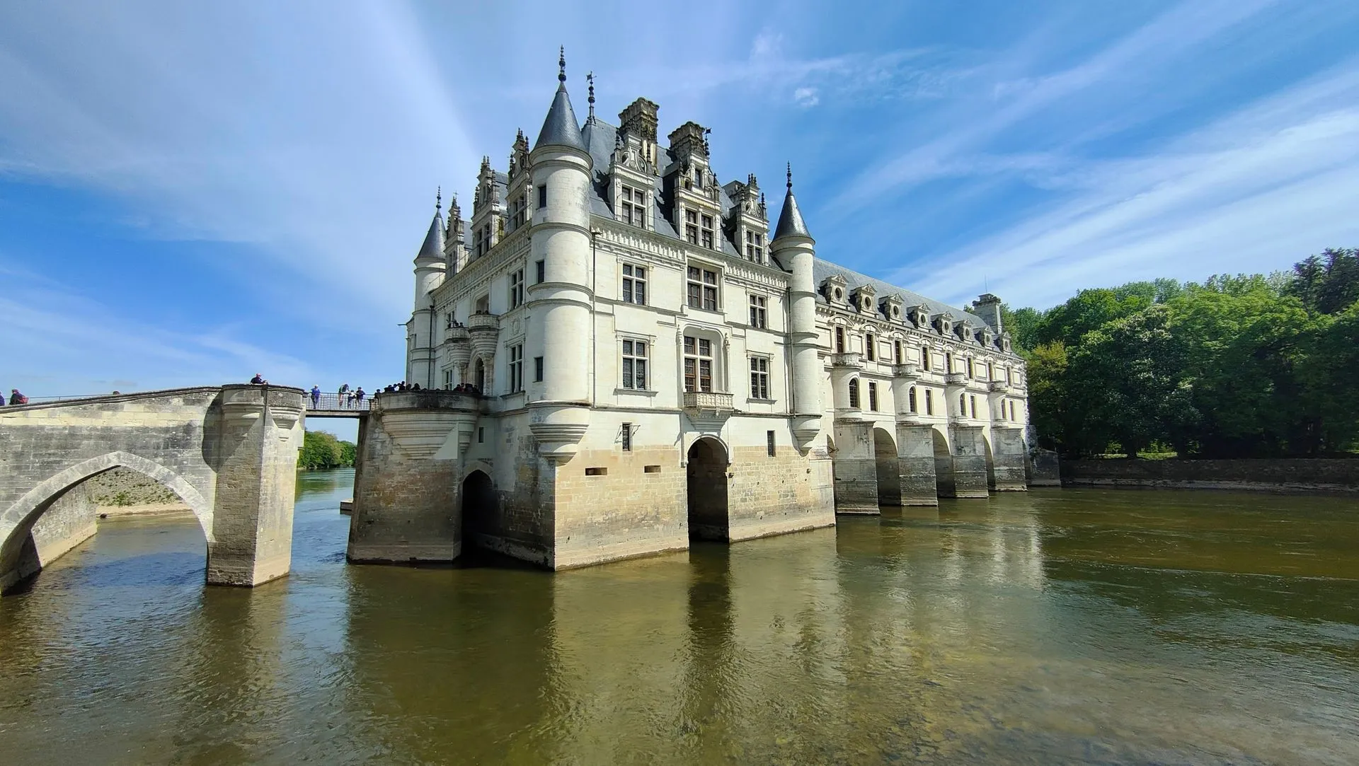 Loire Valley day trip from Paris chateau Chenonceau wine tasting private chauffeur